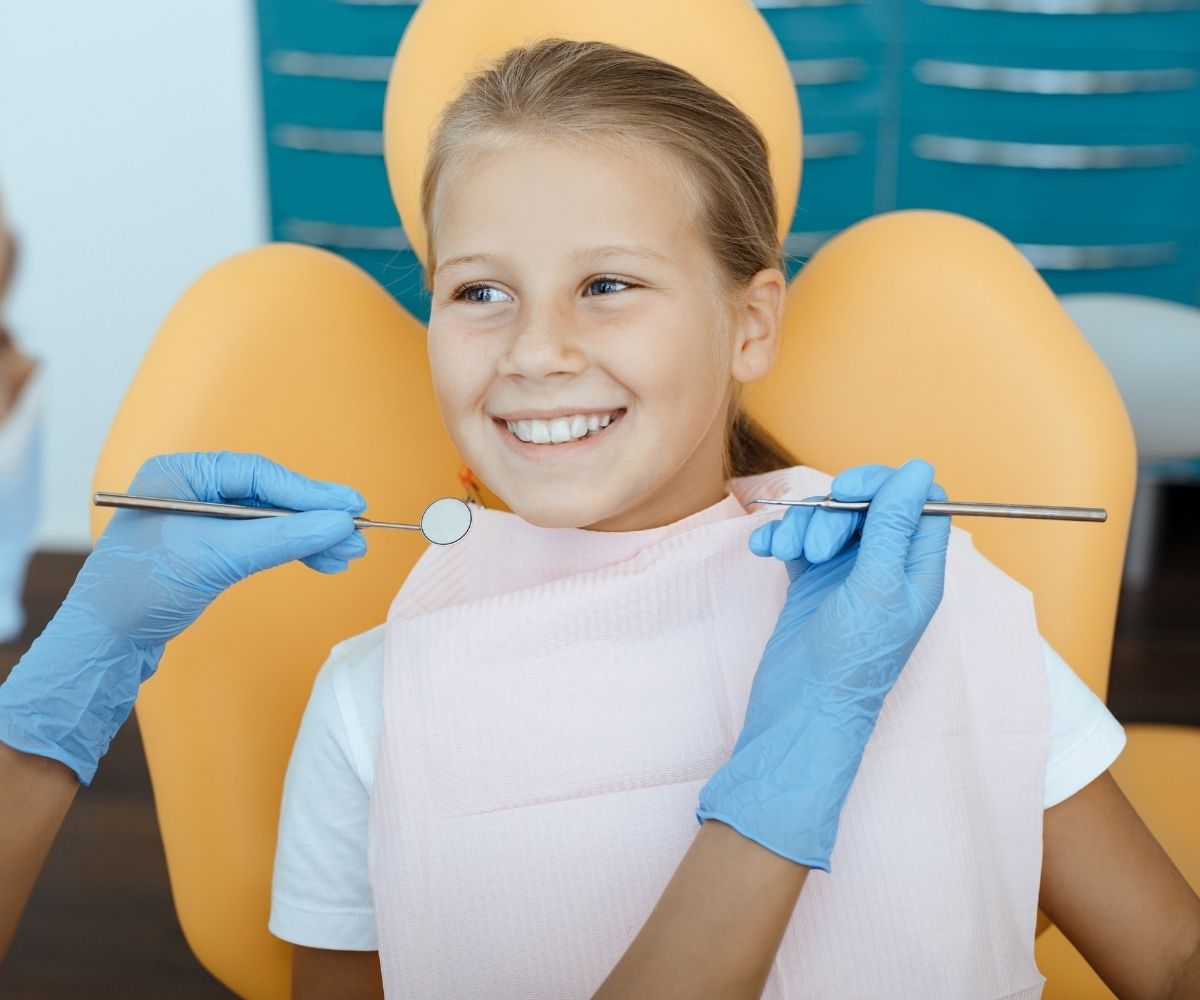 Konya çocuk diş hekimliği kapsamında çocuklara yönelik ağız ve diş muayenesi ile pedodontik değerlendirme süreci