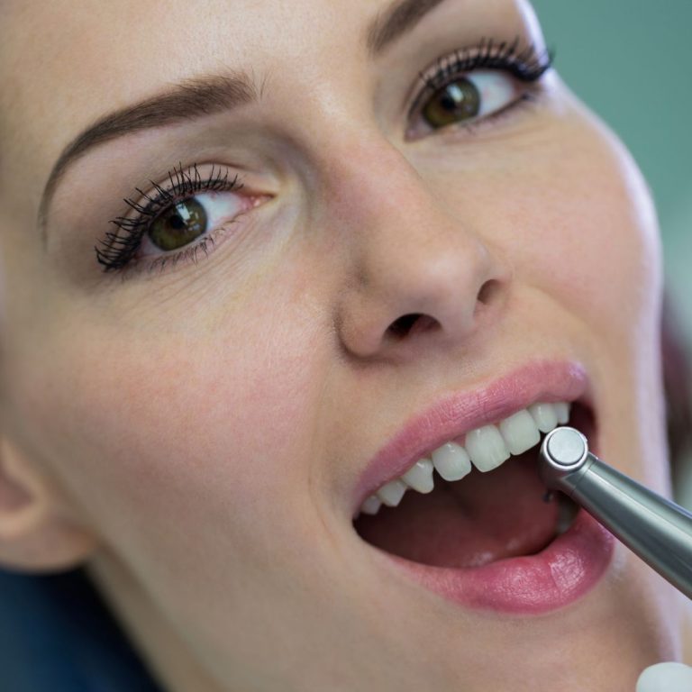 Ağız ve diş sağlığının kalp, diyabet ve sindirim sistemi ile bağlantısını gösteren diş hekimliği bilgilendirme görseli.